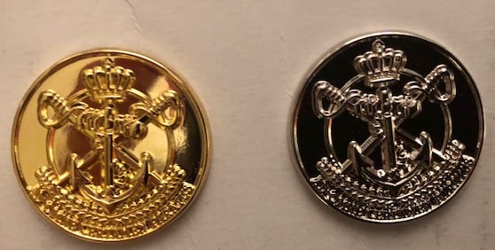 Brevetten ACCO en ALVO
ACCO = Assistent Commando Central Officier
ALVO = Assistent Luchtverdedigings Officier

Gouden speld is voor de assistenten die de volledige opleiding dus basis en type specialisatie hebben afgerond.
Zilveren speld voor degene die alleen de basisopleiding hebben afgerond.
