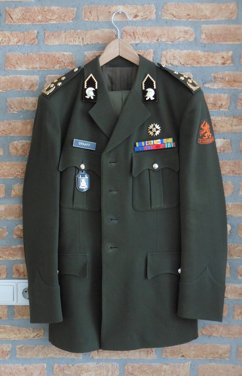 DT63 Generaal Graaff
Peter Jan Graaff (Bandung, 21 januari 1936 – Emmen, 24 maart 2014) was een Nederlandse generaal bij de Koninklijke Landmacht. Hij was onder meer Bevelhebber der Landstrijdkrachten en Chef-Defensiestaf.

