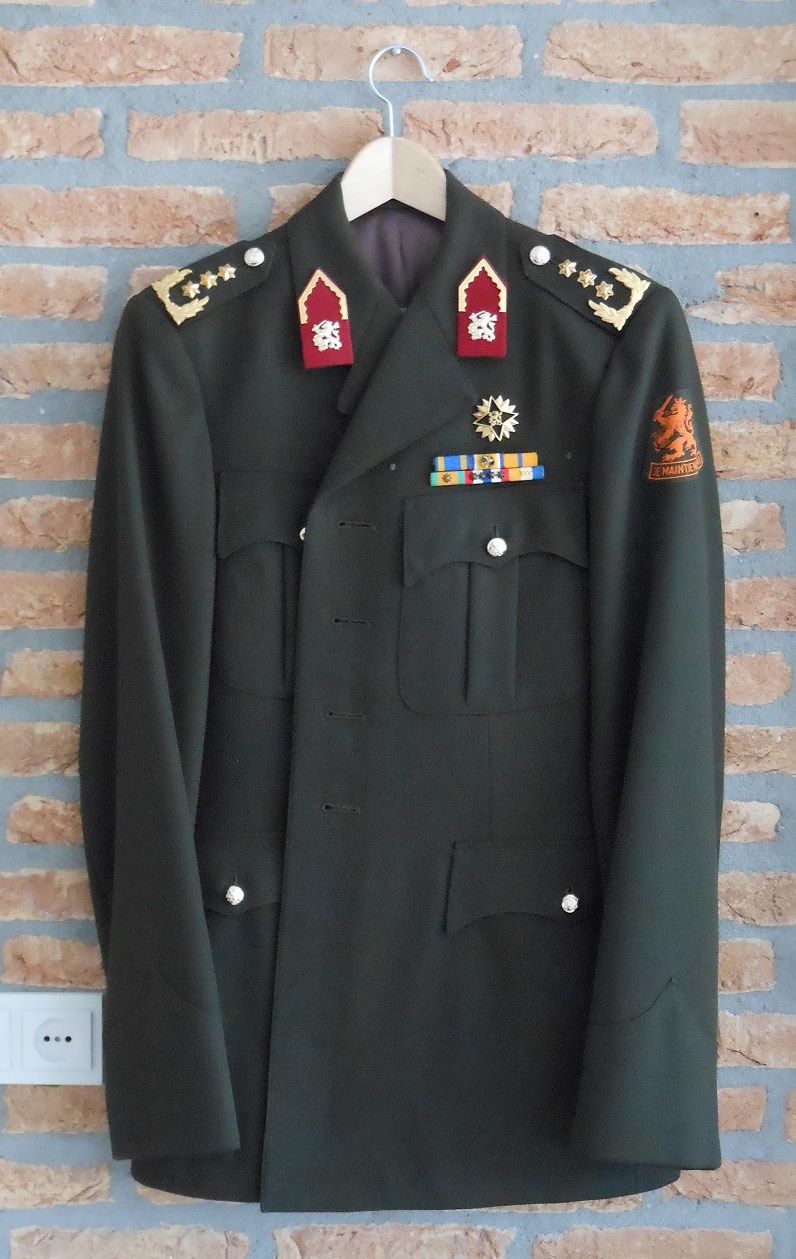 DT63 Luitenant-Generaal IJsselstein
Na zijn bevordering tot brigadegeneraal op 1 maart 1968 volgde zijn bevordering tot generaal-majoor en de benoeming tot plaatsvervangend chef van de Generale Staf. Op 1 januari 1972 volgde zijn benoeming tot chef Generale Staf tevens bevelhebber der Landstrijdkrachten. Een jaar later stapte IJsselstein op als BLS als gevolg van de Generaalsruzie.
