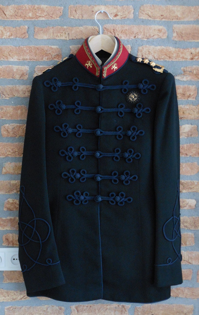 GkT Luitenant Generaal IJsselstein
IJsselstein begon in 1935 zijn militaire opleiding bij het wapen der Infanterie op de school voor Reserve Officieren. In 1938 ging hij over in actieve dienst en vocht in de dagen van mei 1940 aan de Maas bij Venlo. Tussen mei 1942 en 29 mei 1945 verbleef hij in Duitse krijgsgevangenenschap. Tussen september 1946 en oktober 1949 vocht hij in Indonesië. Na een opleiding aan de Hogere Krijgsschool vervulde hij diverse functies op de Landmachtstaf en op 1 september 1967 werd hij Souschef Plannen. 
