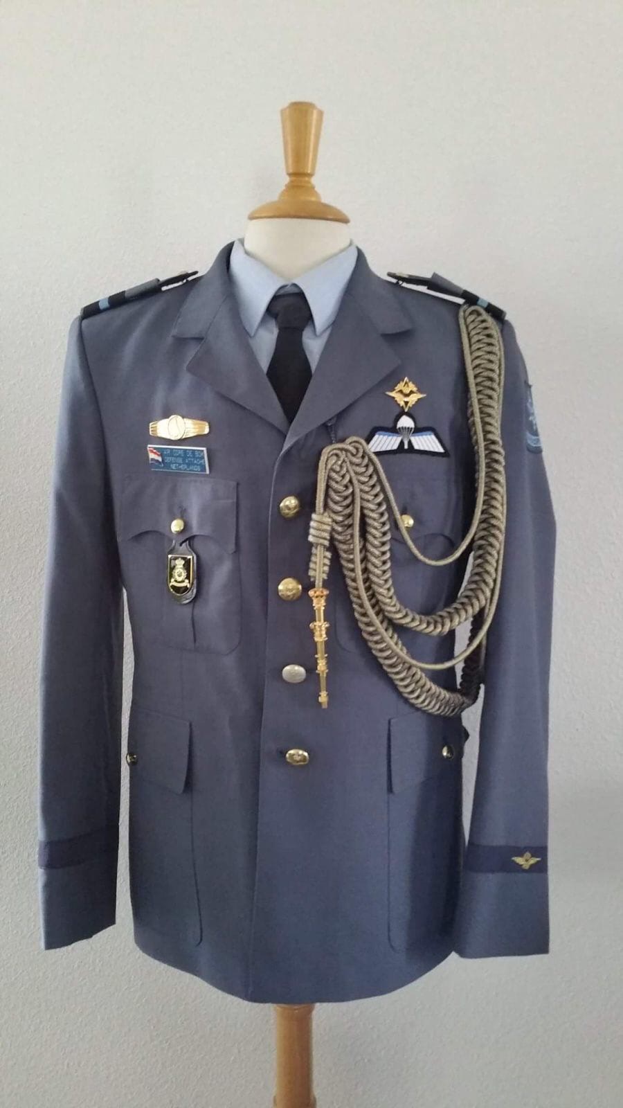 Uniform Commodore de Bok tevens militair Attache USA (zomer DT)
verzameling Tebes
