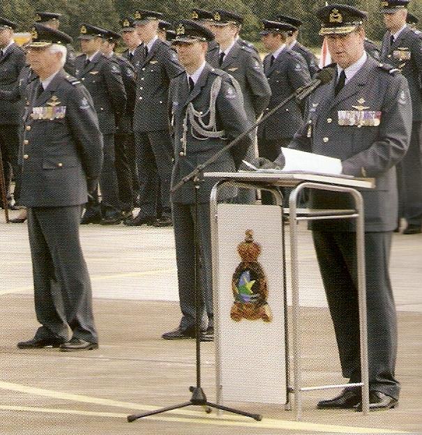 Commandant Klu met adjudant
